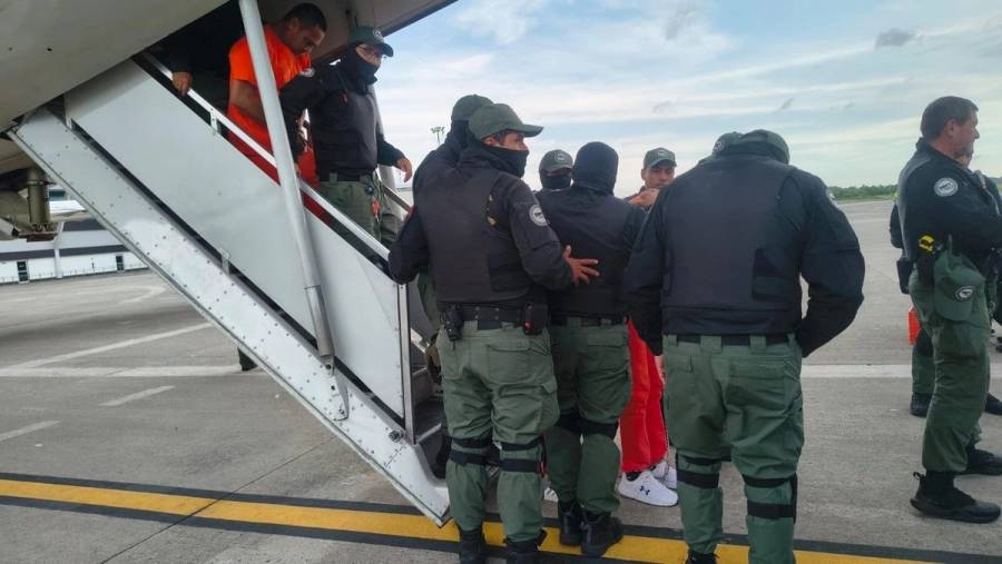 Trasladan a siete reos de alta peligrosidad a penal de Chiapas