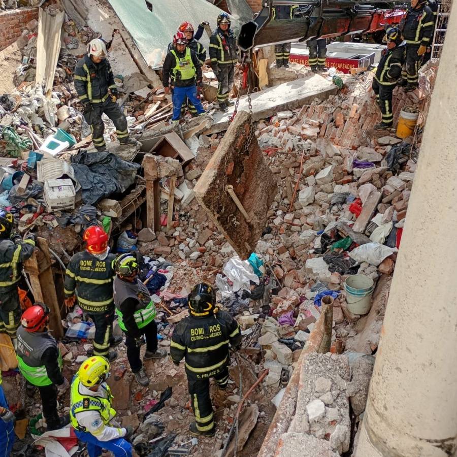 Derrumbe en la Roma deja un muerto y una mujer lesionada