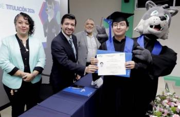 Entregan t&iacute;tulos profesionales a egresados de la Universidad Tecnol&oacute;gica de Corregidora