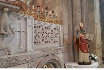 Papa Le&oacute;n XIV exhorta a ser constructores de paz durante visita a la tumba de San Agust&iacute;n en Italia