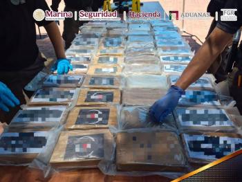 Autoridades decomisan 270 kilos de coca&iacute;na en puerto de Manzanillo