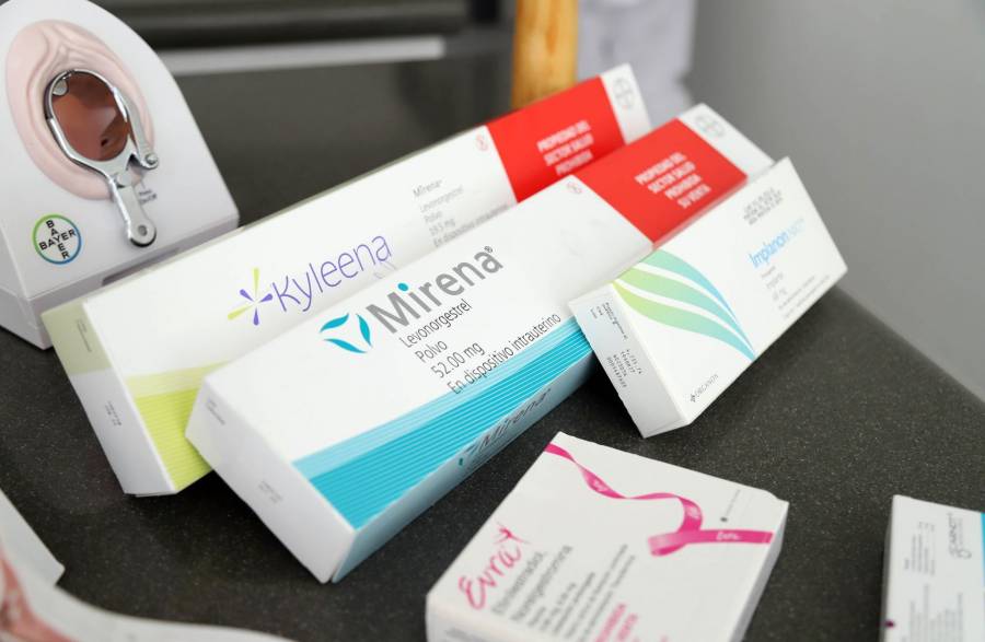 Detienen a trabajador del IMSS con cuatro cajas de medicamento de alto costo en Sinaloa