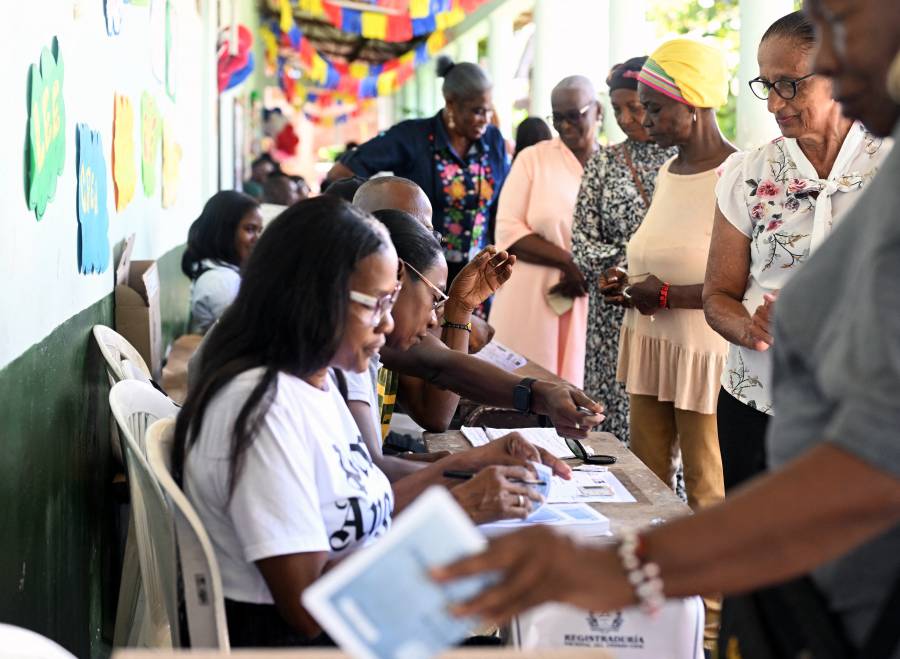 Colombianos votan entre un candidato pro-Trump y un delf&iacute;n de la izquierda en el poder