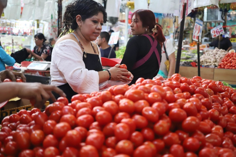 Jitomate saladet baja de 20 pesos en centrales de abasto tras acuerdo nacional 