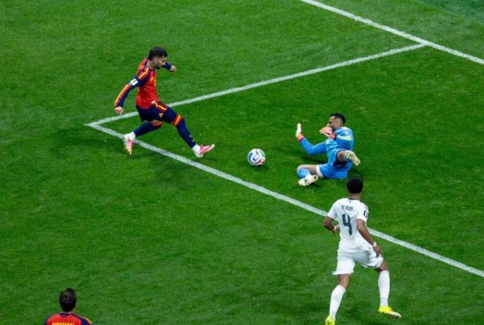 España encuentra el gol y derrota con autoridad a Arabia Saudita