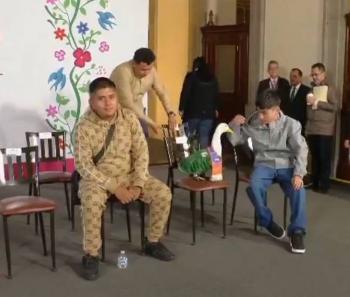“Pato Merl&iacute;n” y sus due&ntilde;os asisten a la ma&ntilde;anera por invitaci&oacute;n de Sheinbaum