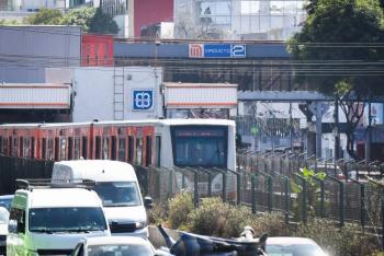 Servicio de la L&iacute;nea 2 del Metro es interrumpido tras incidente de persona en el paso del tren