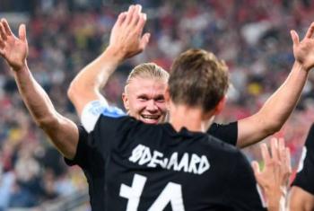 Haaland golpea 2 veces y Noruega derrota a Senegal en un juego de 5 goles