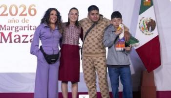 Merl&iacute;n, el pato viral del Mundial, visita a Sheinbaum