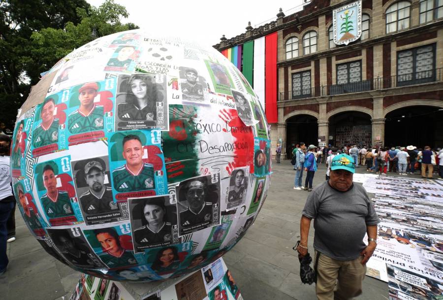 Colectivos colocan fichas de b&uacute;squeda en bal&oacute;n mundialista de Cuernavaca