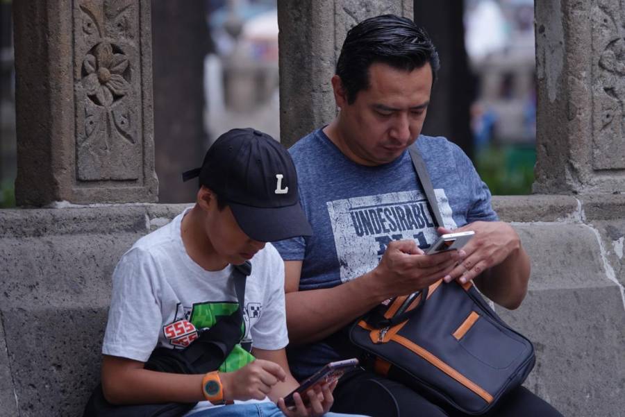 Menores no podr&aacute;n registrar l&iacute;neas celulares: lo que establece la normativa de la CRT