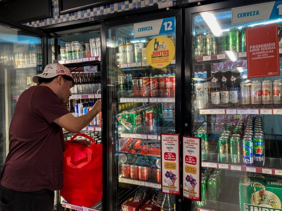 Despliegan operativo en Centro y Reforma; aseguran y destruyen más de 400 latas de cerveza