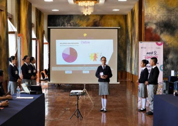 Premian a estudiantes destacados en Olimpiada de Lenguaje en Querétaro