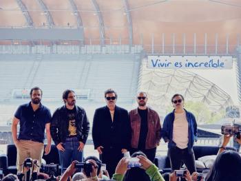 Enjambre llega al Estadio GNP con un mensaje claro: el p&uacute;blico es su verdadero sexto integrante