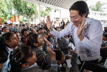 Gobierno de M&eacute;xico fortalece escuelas en Oaxaca con inversi&oacute;n superior a 2 mil 337 millones de pesos en equipamiento y uniformes: SEP