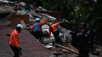 Viacutectimas de los terremotos en Caracas familias esperan rescates entre los escombros