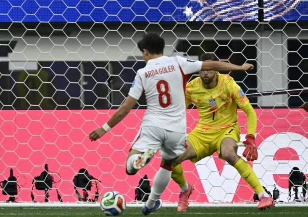 Zendejas debuta y Turquía arruina la fiesta de Estados Unidos