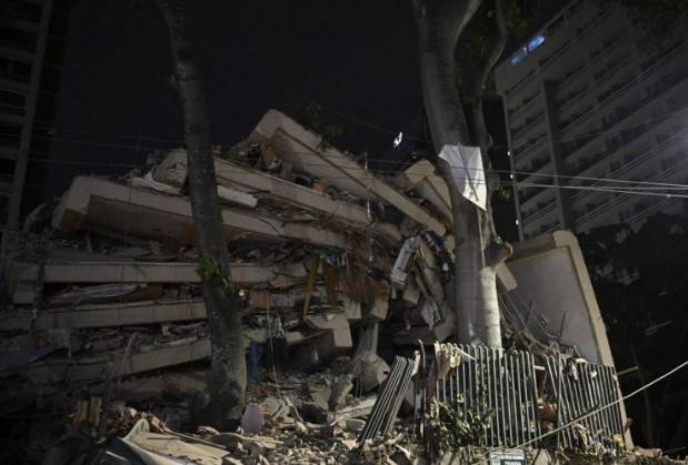 Dos sismos de hasta magnitud 7.5 sacuden Venezuela; declaran estado de emergencia