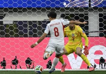Zendejas debuta y Turqu&iacute;a arruina la fiesta de Estados Unidos