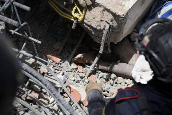 Casi mil muertos y m&aacute;s de 50.000 desaparecidos tras doble terremoto en Venezuela
