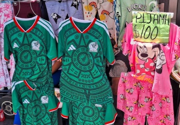 Playeras piratas de la Selecci&oacute;n ocupan corredor de G&eacute;nova en plena Copa del Mundo