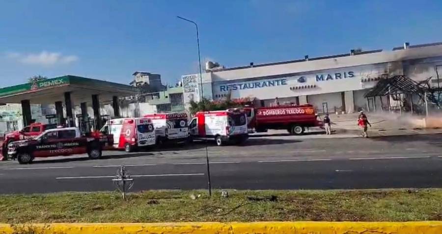 Pipa de gas vuelca en la carretera México–Veracruz y provoca incendio en Tepetlaoxtoc