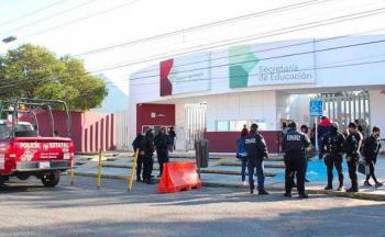 Juez confirma detenci&oacute;n de funcionarios mexiquenses acusados de fraude y venta de plazas docentes