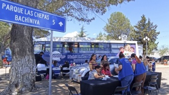 Comedor m&oacute;vil de NutriChihuahua atiende a m&aacute;s de 50 familias en Bach&iacute;niva
