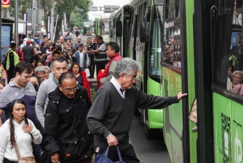 Profeco llama a aficionados del Mundial 2026 a conocer sus derechos al viajar en autob&uacute;s
