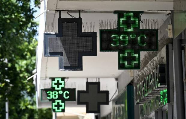 Ola de calor se expande por Europa y presiona a hospitales