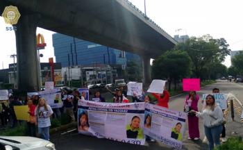 Protesta por desaparici&oacute;n de joven bloquea Perif&eacute;rico en CDMX