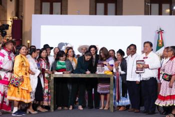 Presentan iniciativa de Ley General de Derechos de los Pueblos Ind&iacute;genas y Afromexicanos; la firma Sheinbaum