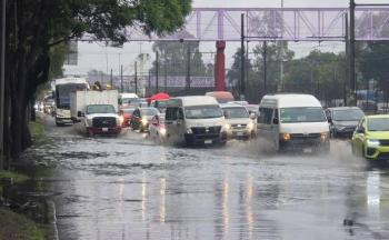 Fuertes lluvias provocan inundaciones y encharcamientos en seis