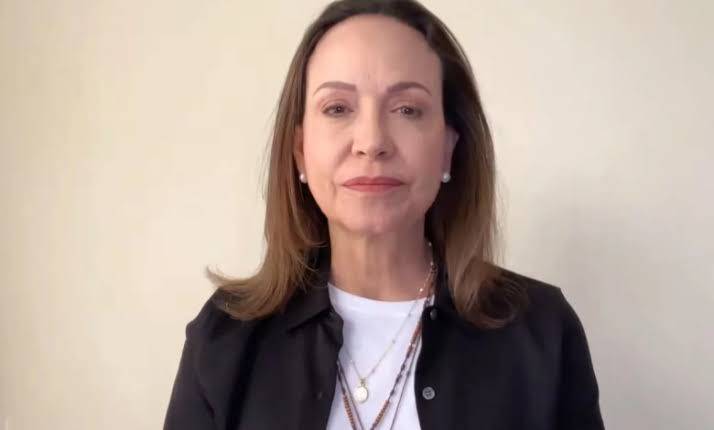 Corina Machado acusa que no la dejan regresar a su país