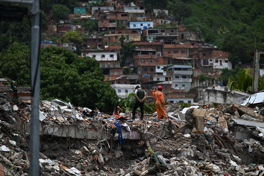 Rescate de un niño devuelve esperanza en Venezuela tras seis días de búsqueda entre los escombros