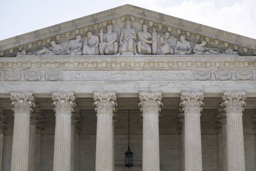 Corte Suprema de EEUU rechaza intento de Trump de restringir derecho a ciudadanía por nacimiento