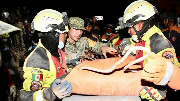 México enviará más ayuda a Venezuela; brigadas han rescatado a dos personas