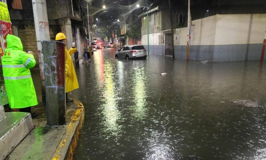 Domingo cayeron 42 millones de m³  de agua en CDMX, cifra récord en la administración Brugada
