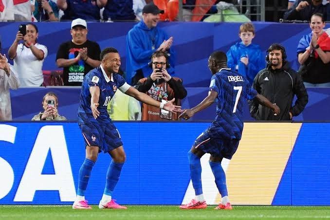Francia derrota 3-0 a Suecia con doblete de Mbappé