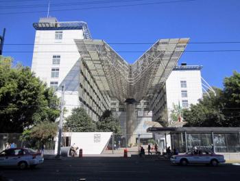 Exdirectivos del Centro M&eacute;dico 20 de Noviembre enfrentar&aacute;n proceso por presuntas contrataciones irregulares