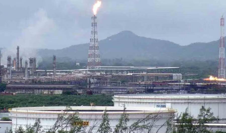 Flamazo en refinería Salina Cruz deja tres trabajadores lesionados