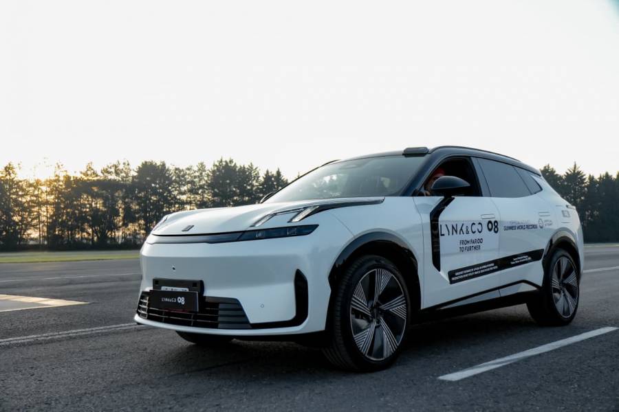 Lynk & Co 08 rompe paradigmas con un Récord Guinness de autonomía eléctrica
