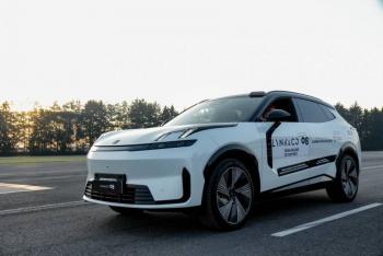 Lynk & Co 08 rompe paradigmas con un R&eacute;cord Guinness de autonom&iacute;a el&eacute;ctrica