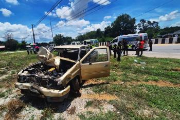 Mueren nueve monjes tailandeses embestidos por camioneta conducida por un ni&ntilde;o