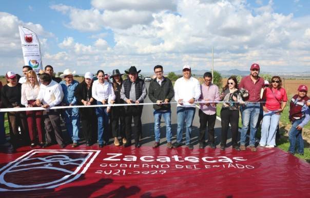 Gobernador David Monreal entrega tramo carretero de 24.5 km en Zacatecas con inversión de 24.6 mdp