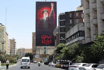 Los dirigentes iran&iacute;es rinden tributo al difunto gu&iacute;a supremo Al&iacute; Jamenei
