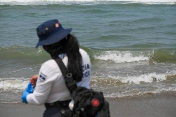 Pescadores alertan por nueva mancha de hidrocarburo frente a las costas de Campeche