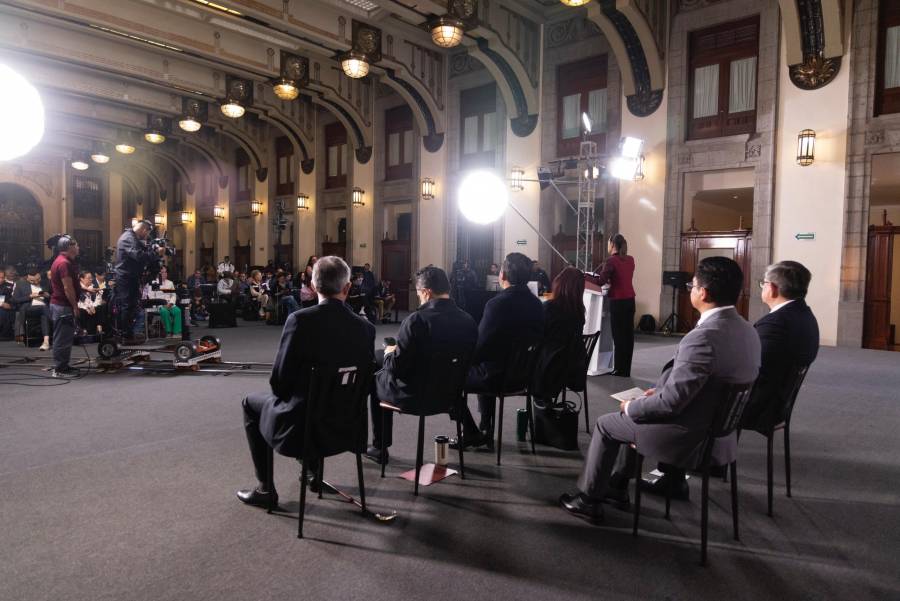 Sheinbaum anuncia debate nacional sobre redes sociales e inteligencia artificial