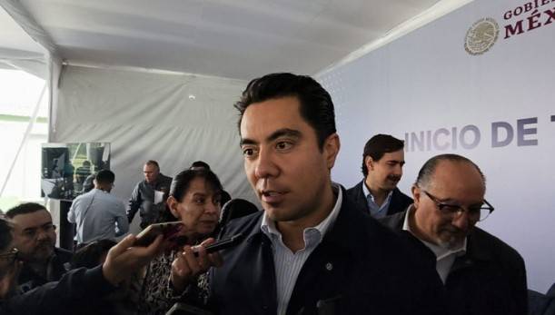 Suspenden a policía por golpear a aficionado en Jardín Zenea