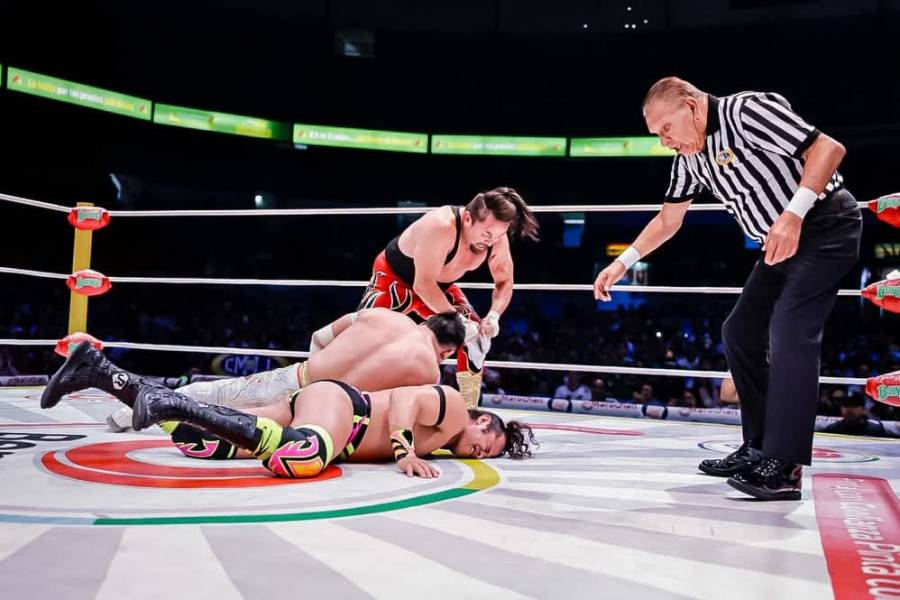 AVERNO PIERDE LA CABEZA Y ARREBATA LA MASCARA DE MISTICO.